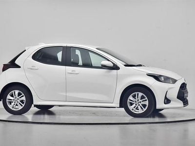 Hvid Brugt 2024 Toyota Yaris Active Hatchback | 189.900 kr. (Fair pris)