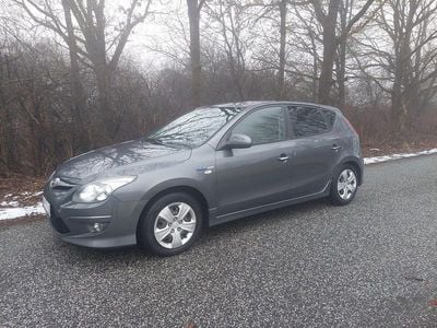 Brugt Hyundai i30 Classic 90 HK (66 kW) 2011 Farve: koksmetal Hatchback