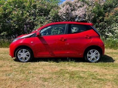 Brugt Toyota Aygo x-sky 69 HK (50 kW) 2017 3p0 super red Hatchback
