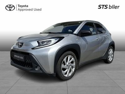 Shimmering silver Brugt 2022 Toyota Aygo Active Hatchback | 134.995 kr. (Dyr)