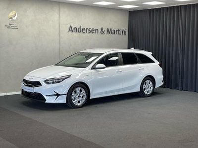 Deluxe white Brugt 2025 Kia Ceed Sportswagon Stationcar | 244.800 kr. (Fair pris)