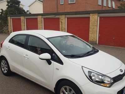 Hvid Brugt 2014 Kia Rio Comfort Hatchback | 59.900 kr. (Fair pris)