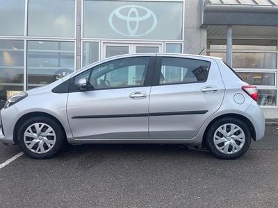 1f7 ultra silver Brugt 2018 Toyota Yaris T2 Hatchback | 99.900 kr. (Fair pris)