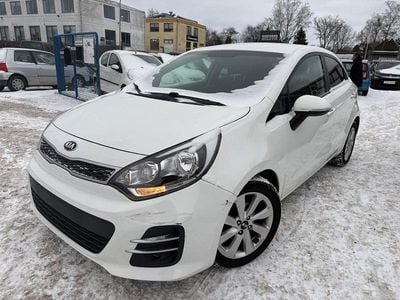 Hvid Brugt 2015 Kia Rio Hatchback | 64.990 kr. (Fair pris)