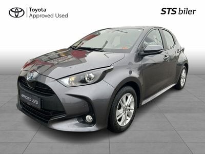 Ash grey Brugt 2023 Toyota Yaris Hybrid Active Hatchback | 159.995 kr.