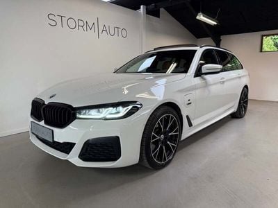Hvid Brugt 2023 BMW 530e M Sport Stationcar | 484.800 kr.