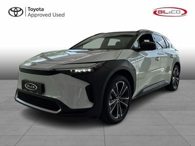 Pearl wihte/astral black Brugt 2024 Toyota bZ4X Executive SUV | 339.900 kr. (Lidt for dyr)