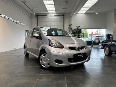 Sølvmetal Brugt 2012 Toyota Aygo Hatchback | 29.799 kr. (Fair pris)
