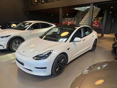 Hvidmetal Brugt 2022 Tesla Model 3 Standard Range Sedan | 219.900 kr. (Fair pris)