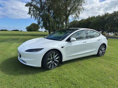 Perlemorshvid Brugt 2023 Tesla Model 3 Long Range AWD Sedan | 290.000 kr. (Lidt for dyr)