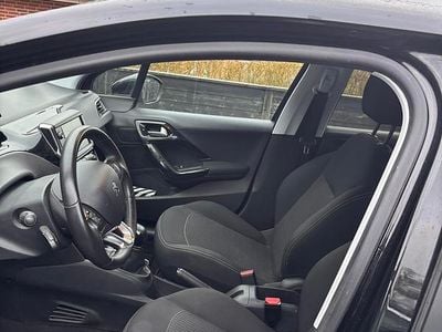 Sort Brugt 2017 Peugeot 208 Envy Hatchback | 43.600 kr. (God pris)