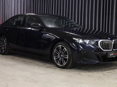 Carbonsortmetal Ny 2025 BMW i5 M Sport Sedan | 499.900 kr. (Super pris)