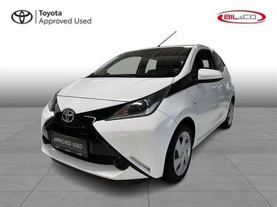068 white Brugt 2016 Toyota Aygo X-play Hatchback | 69.900 kr. (Fair pris)