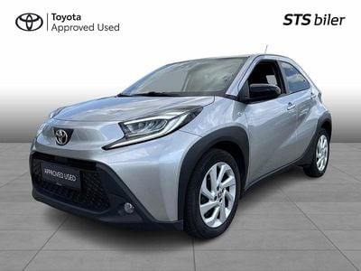 Shimmering silver Brugt 2022 Toyota Aygo Active Hatchback | 124.995 kr. (Lidt for dyr)