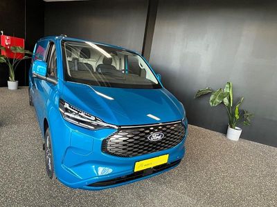 Blåmetal Ny 2025 Ford E-Transit Limited Van | 339.999 kr.
