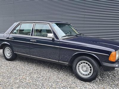 Brugt 1983 Mercedes E230 | 119.900 kr.