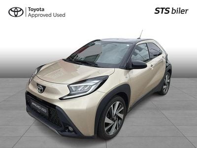 Ginger beige/night sky black Brugt 2022 Toyota Aygo Envy Hatchback | 154.995 kr. (Dyr)