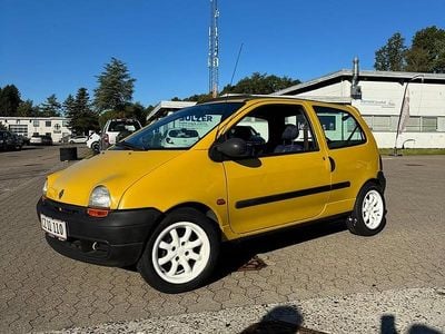 Brugt Renault Twingo 54 HK (39 kW) 1996 Gul Hatchback