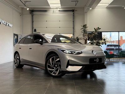Sølvmetal Brugt 2025 VW ID.7 Style Stationcar | 408.799 kr.