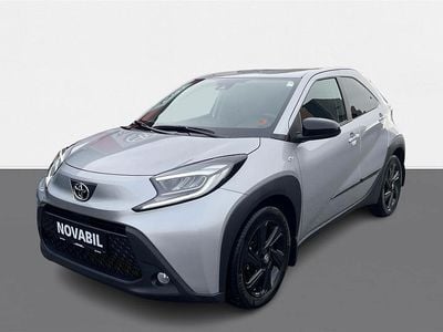 Shimmering silver Brugt 2022 Toyota Aygo Active Hatchback | 134.900 kr. (Lidt for dyr)