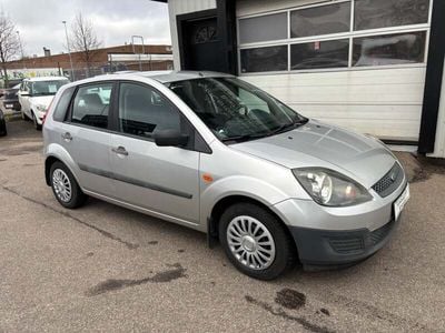 Sølvmetal Brugt 2007 Ford Fiesta Ambiente Hatchback | 29.900 kr. (Dyr)