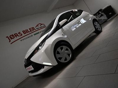 Hvid Brugt 2016 Toyota Aygo X-play Hatchback | 64.800 kr. (Fair pris)