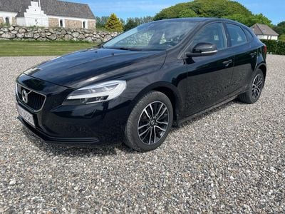 Sort Brugt 2017 Volvo V40 Momentum Stationcar | 119.800 kr. (Lidt for dyr)