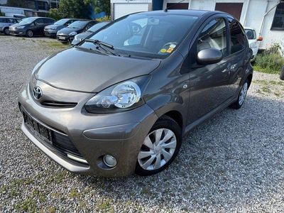 Beigemetal Brugt 2012 Toyota Aygo T2 Hatchback | 34.990 kr. (Fair pris)
