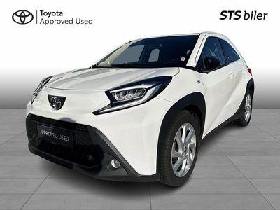 Pure white Brugt 2023 Toyota Aygo Active Hatchback | 139.995 kr. (Lidt for dyr)