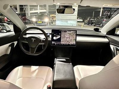 Hvid Brugt 2021 Tesla Model 3 Standard Range Plus Sedan | 198.900 kr. (Fair pris)