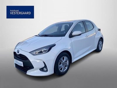 Hvid Brugt 2022 Toyota Yaris Hybrid Active Hatchback | 179.900 kr. (God pris)