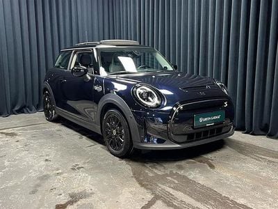 Enigmatic black metallic Brugt 2023 Mini Cooper SE Hatchback | 184.900 kr. (Lidt for dyr)