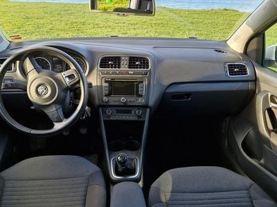 Hvid Brugt 2014 VW Polo Comfortline Hatchback | 61.900 kr. (Super pris)