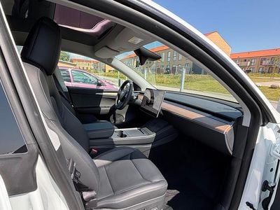 Hvid Brugt 2025 Tesla Model Y Long Range RWD SUV | 330.100 kr. (Super pris)