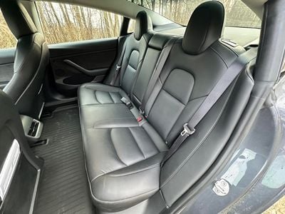Metal Grå Brugt 2022 Tesla Model 3 Standard Range Sedan | 215.000 kr. (Fair pris)