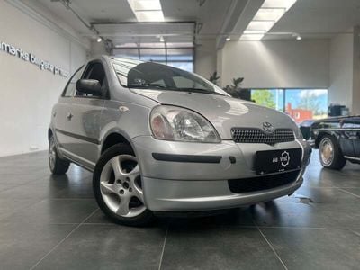 Sølvmetal Brugt 2001 Toyota Yaris Luna | 24.799 kr. (Fair pris)