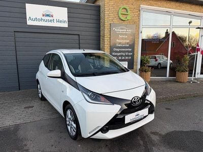 Hvid Brugt 2018 Toyota Aygo X-play Hatchback | 74.800 kr. (Fair pris)