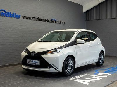 Hvid Brugt 2016 Toyota Aygo X-play Hatchback | 79.900 kr. (Lidt for dyr)
