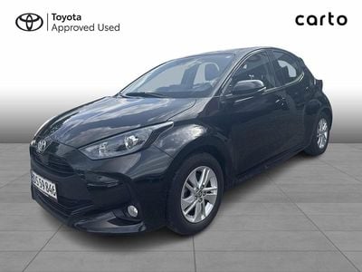 209 night sky black Brugt 2023 Toyota Yaris Hybrid Active Hatchback | 209.900 kr. (Fair pris)