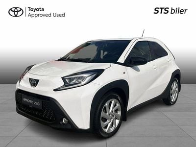 040 pure white Brugt 2022 Toyota Aygo Active Hatchback | 134.995 kr. (Lidt for dyr)