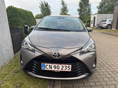 Grå Brugt 2020 Toyota Yaris Limited Hatchback | 109.000 kr. (Fair pris)