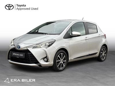 Sølvmetal / ultra silver Brugt 2018 Toyota Yaris Hybrid H3 Hatchback | 134.900 kr. (Lidt for dyr)