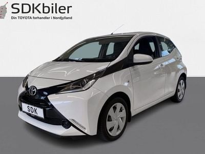 Flash white Brugt 2015 Toyota Aygo X-play Hatchback | 54.900 kr. (Fair pris)