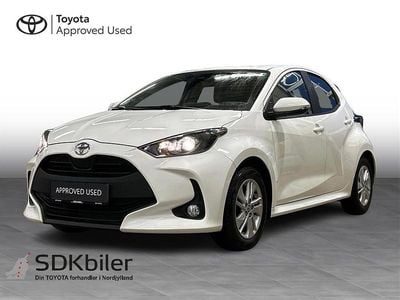 040 pure white Brugt 2022 Toyota Yaris Active Hatchback | 174.900 kr. (Fair pris)