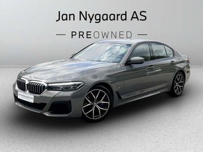 Grå Brugt 2021 BMW 545e M Sport Sedan | 1.000.000 kr.
