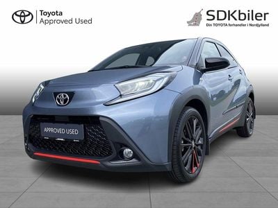 Celestite grey/grey m. Brugt 2024 Toyota Aygo Hatchback | 174.900 kr. (Dyr)