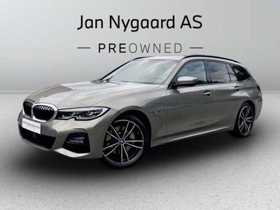Champagnemetal Brugt 2022 BMW 330e M Sport Stationcar | 419.000 kr.