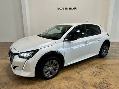 Hvid Brugt 2022 Peugeot e-208 Allure Hatchback | 139.990 kr. (Fair pris)