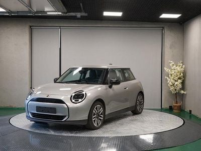 Sølvmetal Brugt 2024 Mini Cooper Classic Hatchback | 234.900 kr.