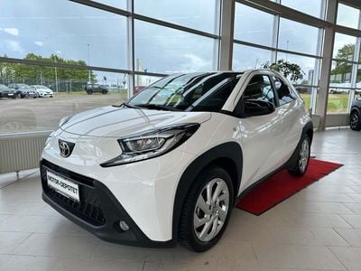 Hvid Brugt 2024 Toyota Aygo Active Hatchback | 139.700 kr. (Fair pris)